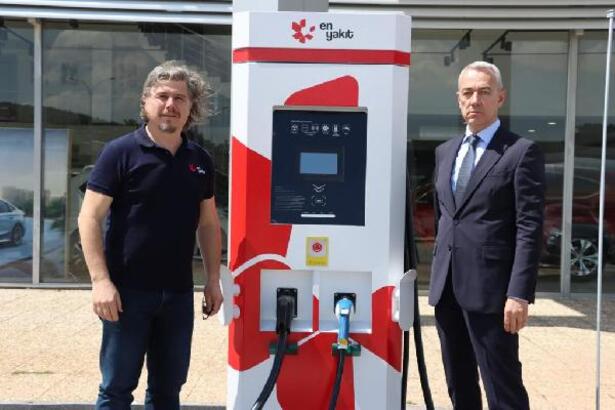 ENERJİ Piyasası Düzenleme Kurumu (EPDK) tarafından, Türkiye'nin ilk elektrikli şarj ağı işletmeci lisansı En Yakıt'a verildi.